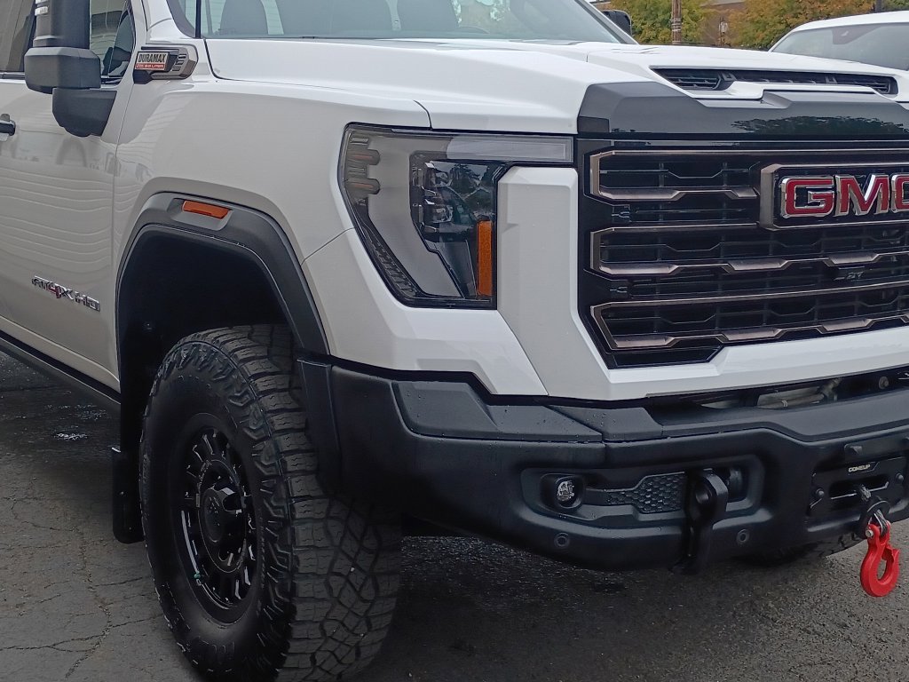 Used 2025 White GMC AT4X image 12