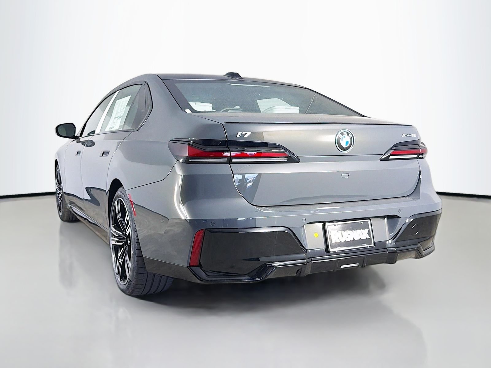 New 2026 Dravit Grey Metallic BMW xDrive60 image 5