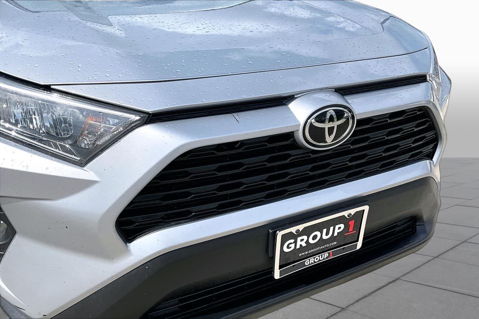 Used 2021 Silver Sky Metallic Toyota XLE Premium image 27