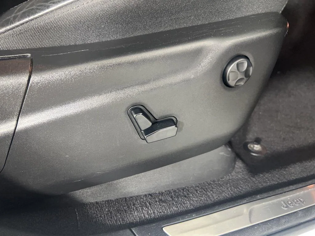 Used 2020 Bright White Clearcoat Jeep Limited image 17