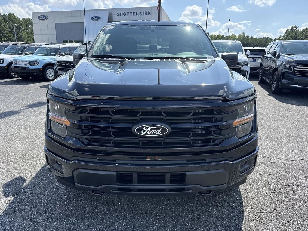 New 2026 Black Ford XLT image 2