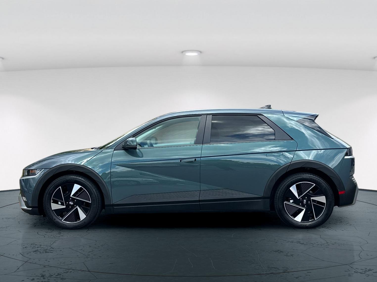 Used 2025 Teal Hyundai SE 4D Sport Utility image 3