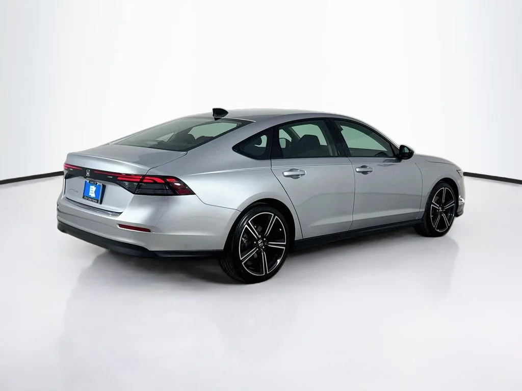 Used 2026 Silver Honda SE image 7