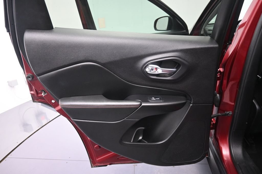 Used 2020 Velvet Red Pearlcoat Jeep Trailhawk image 26