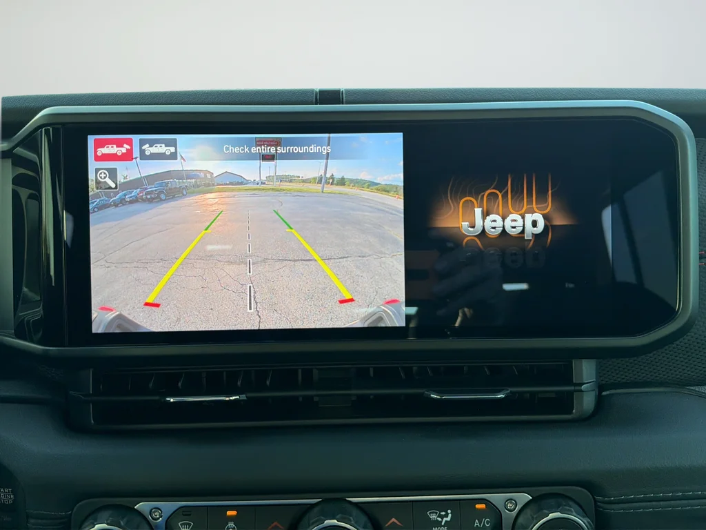 Used 2024 White Jeep Rubicon image 21