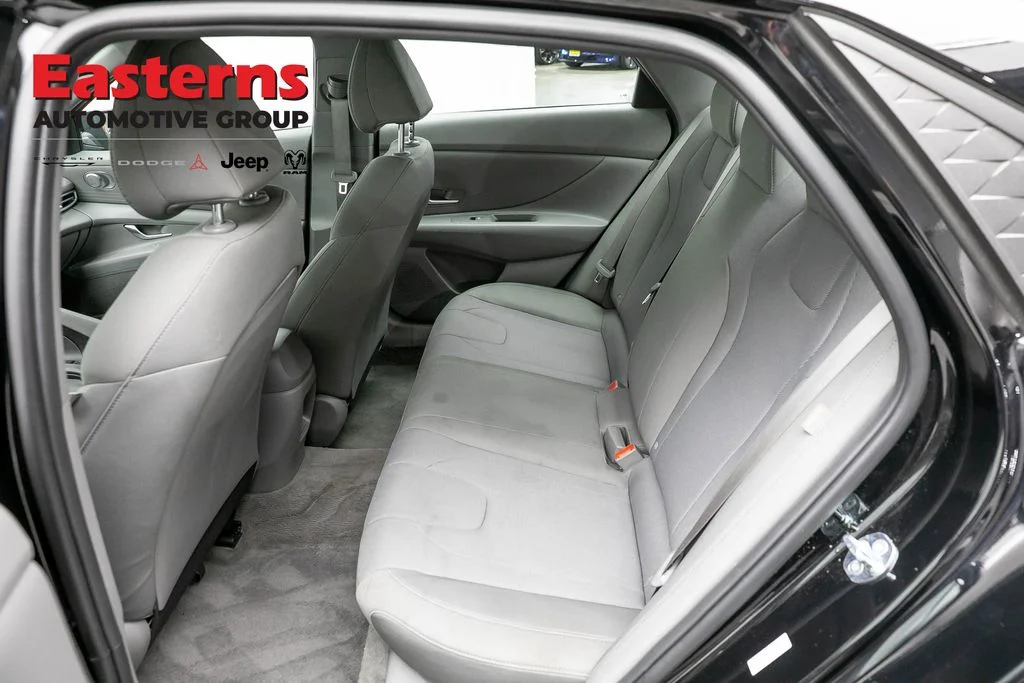 Used 2025 Black Hyundai SE image 20