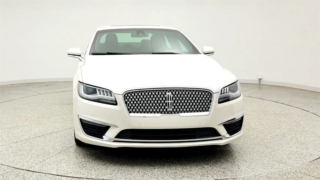 Used 2020 White Platinum Metallic Tri-Coat Lincoln Hybrid Reserve FWD image 2
