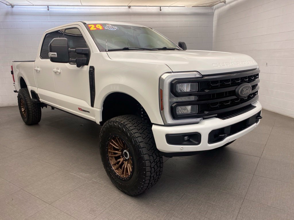 Used 2024 White Ford Lariat image 3