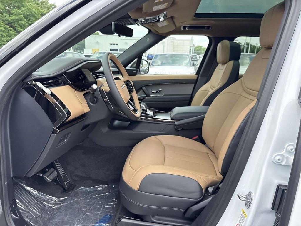 New 2026 Ostuni Pearl White Land Rover Dynamic SE image 18