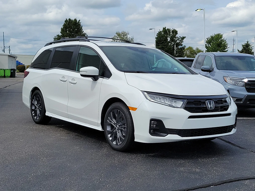New 2026 Platinum White Pearl Honda Touring image 5