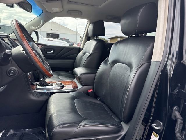 Used 2017 Black INFINITI Limited image 19