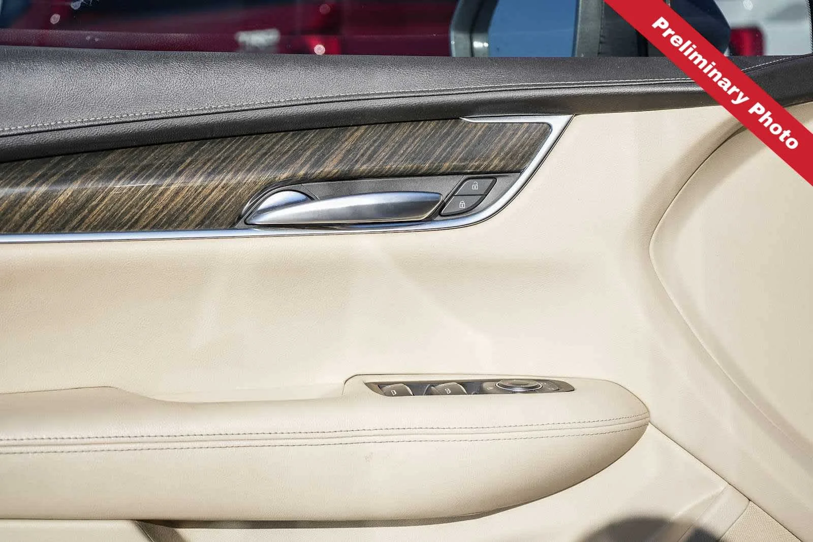 Used 2019 Radiant Silver Metallic Cadillac FWD image 15