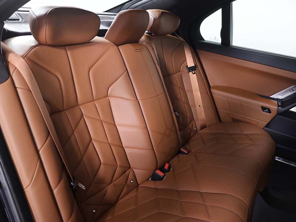 Used 2023 Black BMW 760i xDrive image 36