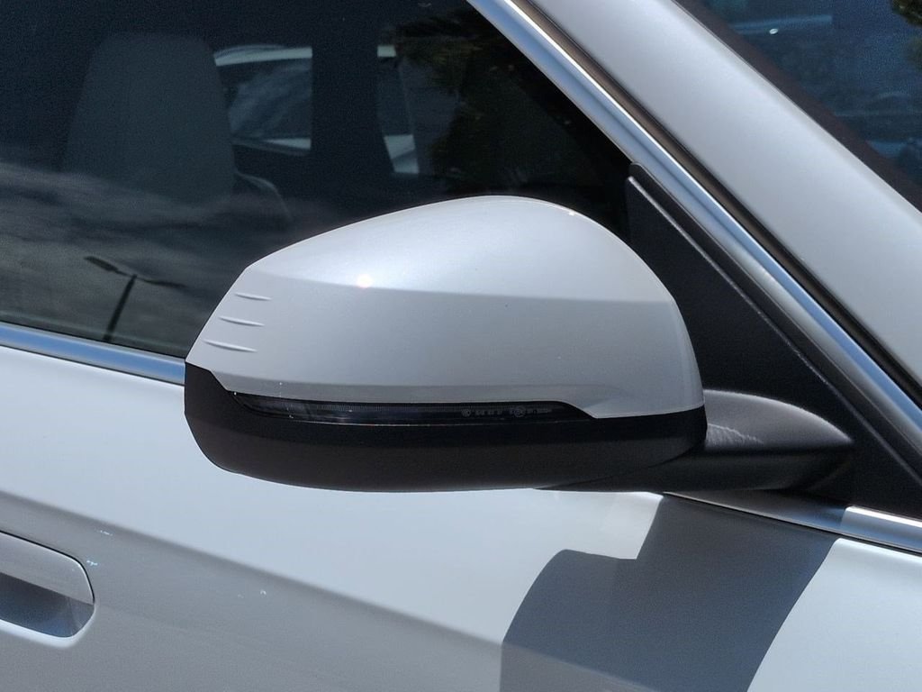 New 2026 Mineral White Metallic BMW xDrive28i image 12