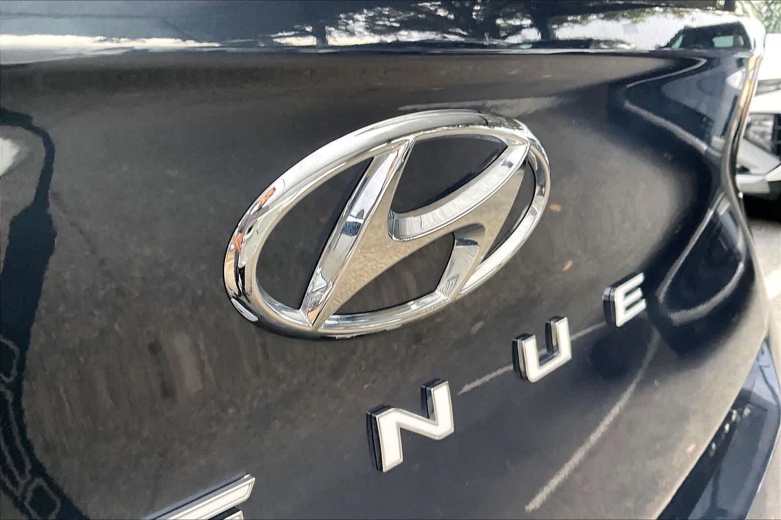 Used 2025 Denim w/White Roof Hyundai Limited image 31