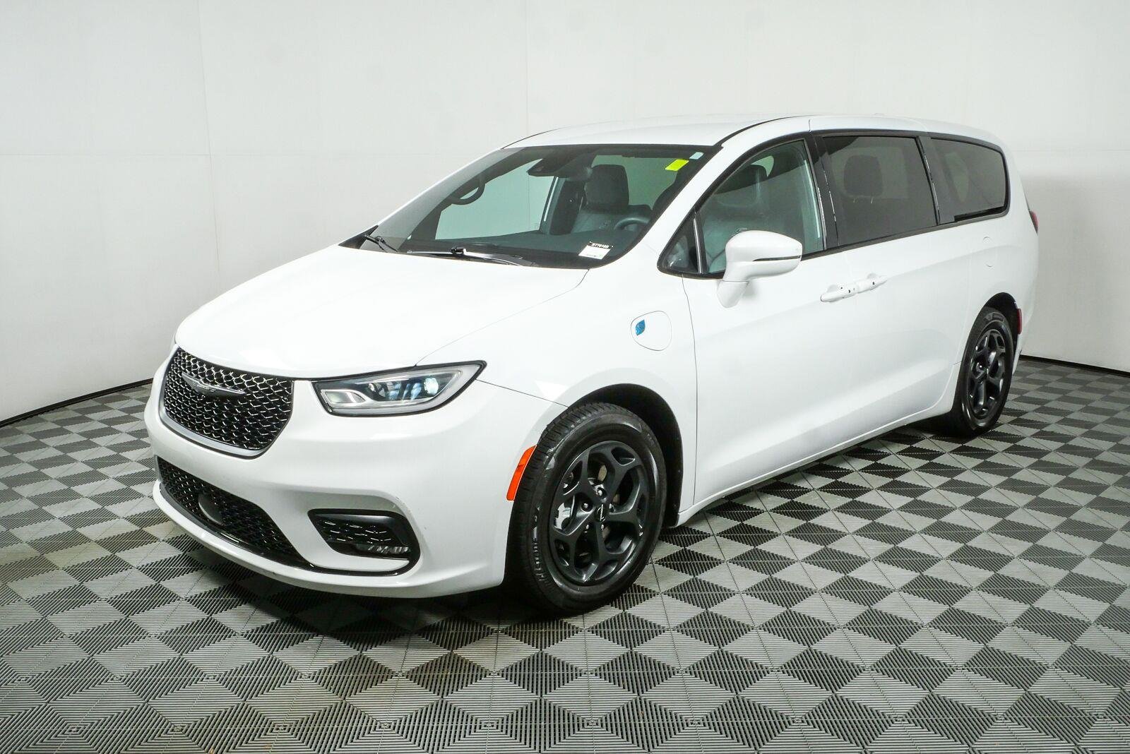 Used 2022 Bright White Clearcoat Chrysler Hybrid Touring L image 24