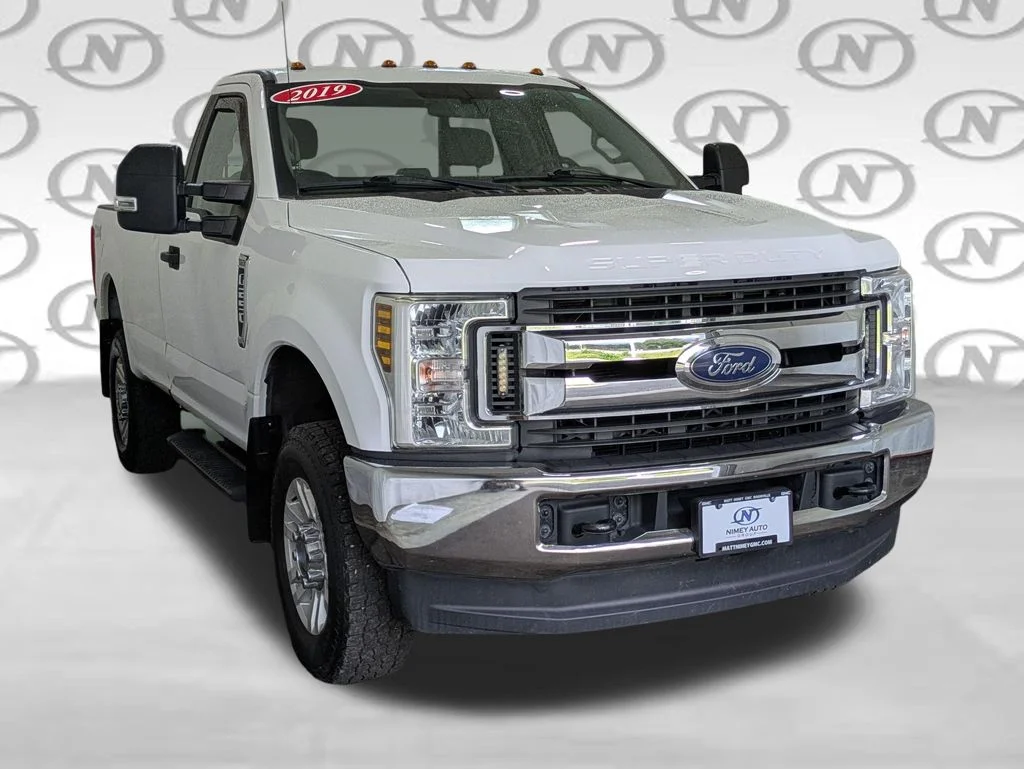 Used 2019 White Ford XL image 26