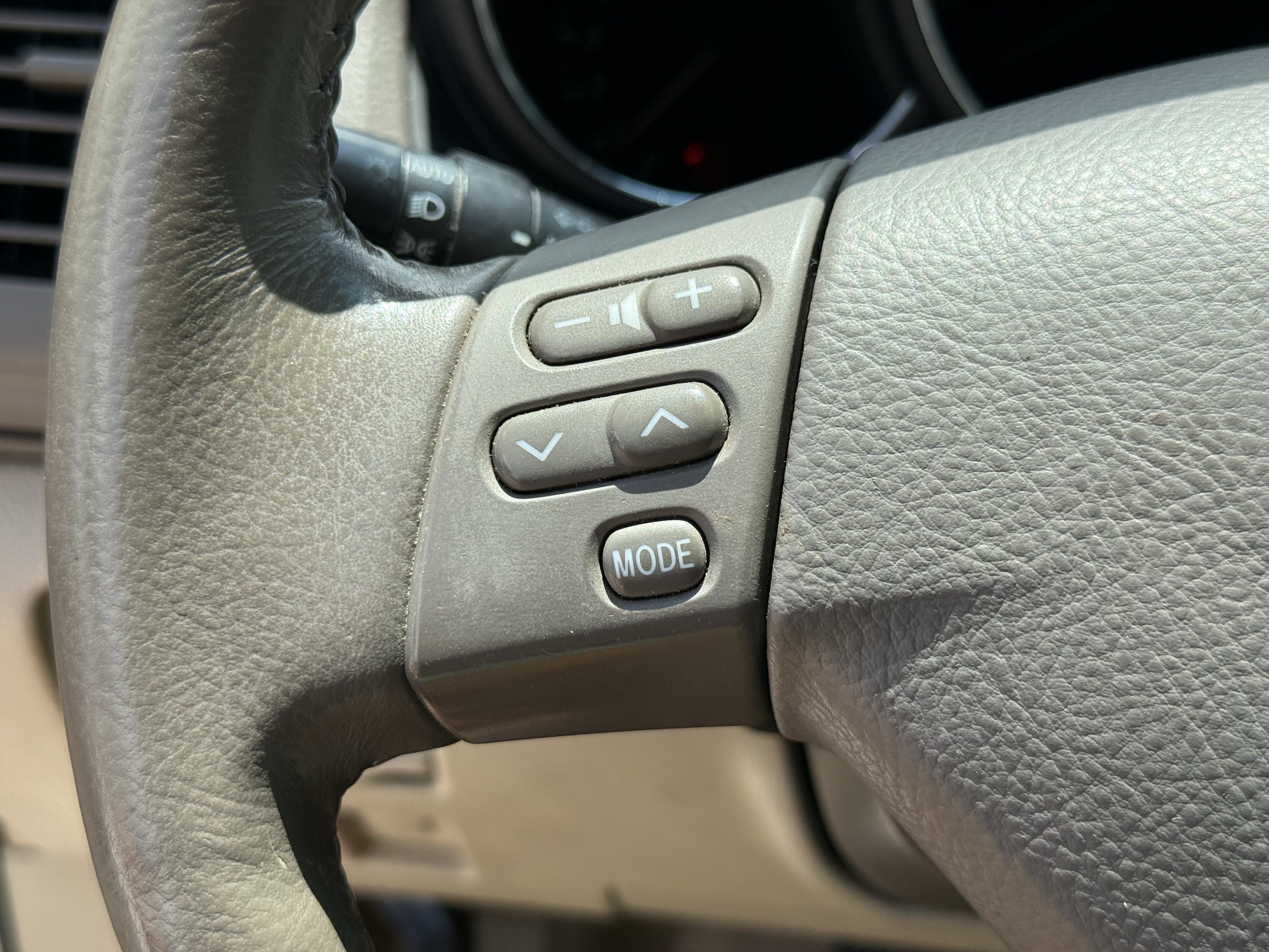 Used 2008 White Lexus  image 15