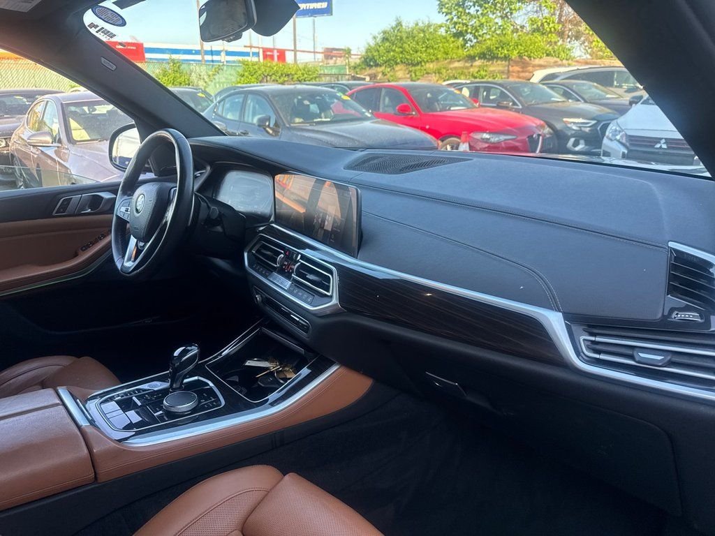 Used 2020 Black BMW xDrive50i image 16