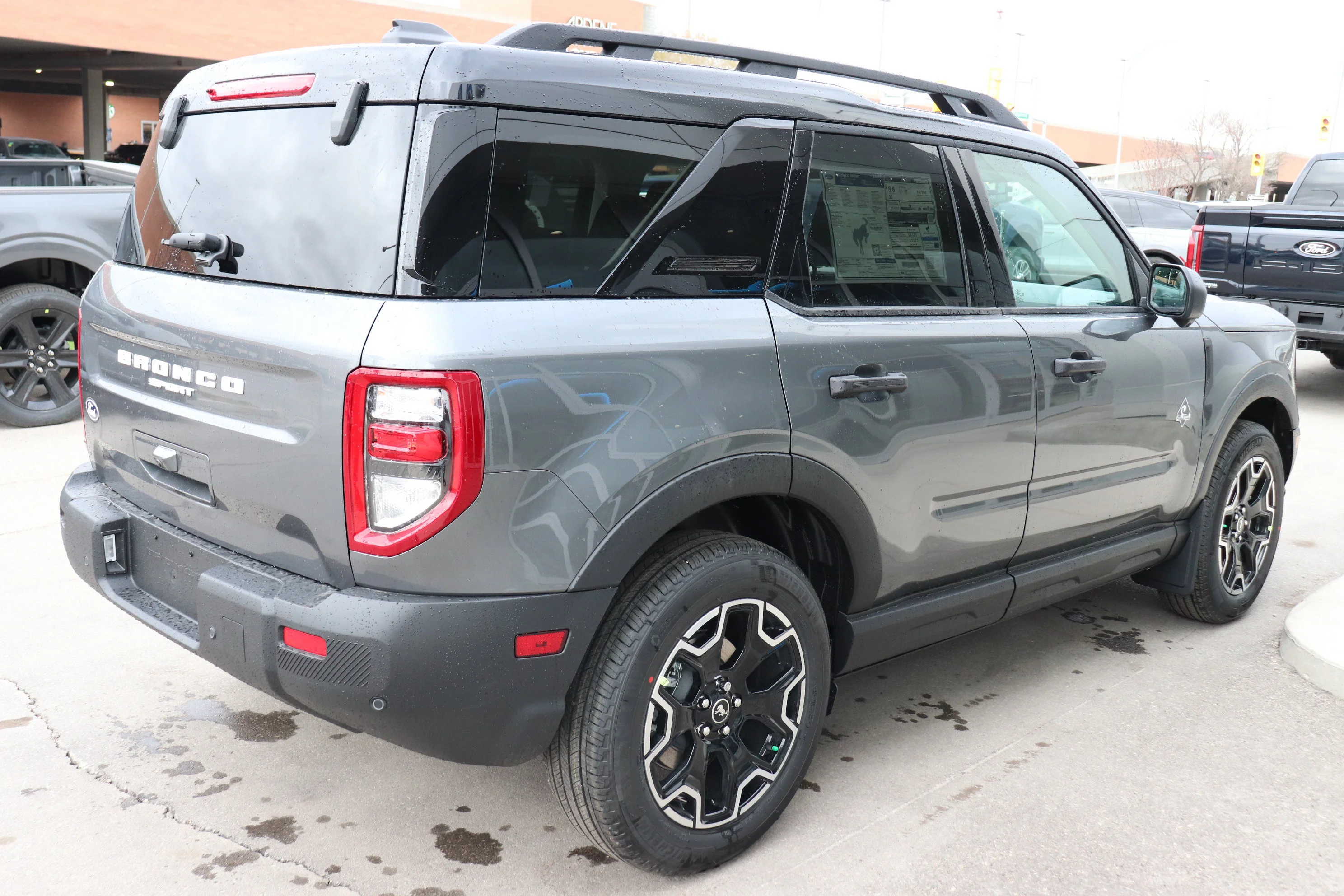 New 2026 CARBONIZED GREY Ford Outer Banks image 4