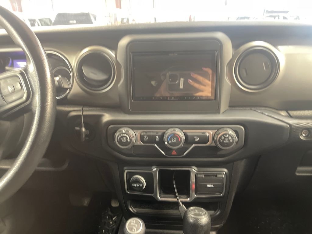 Used 2018 White Jeep Unlimited Sport image 19