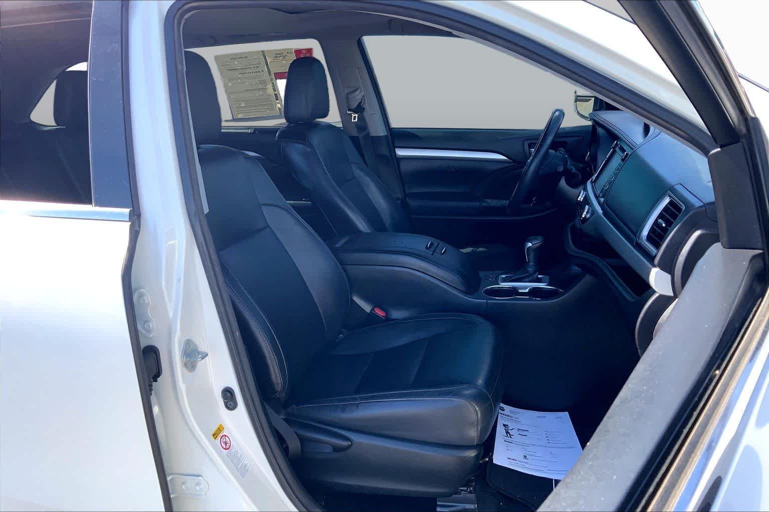 Used 2015 Blizzard Pearl Toyota XLE image 9