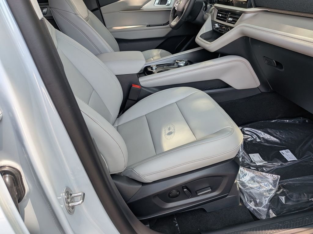 New 2026 Space White Metallic Ford Active image 32