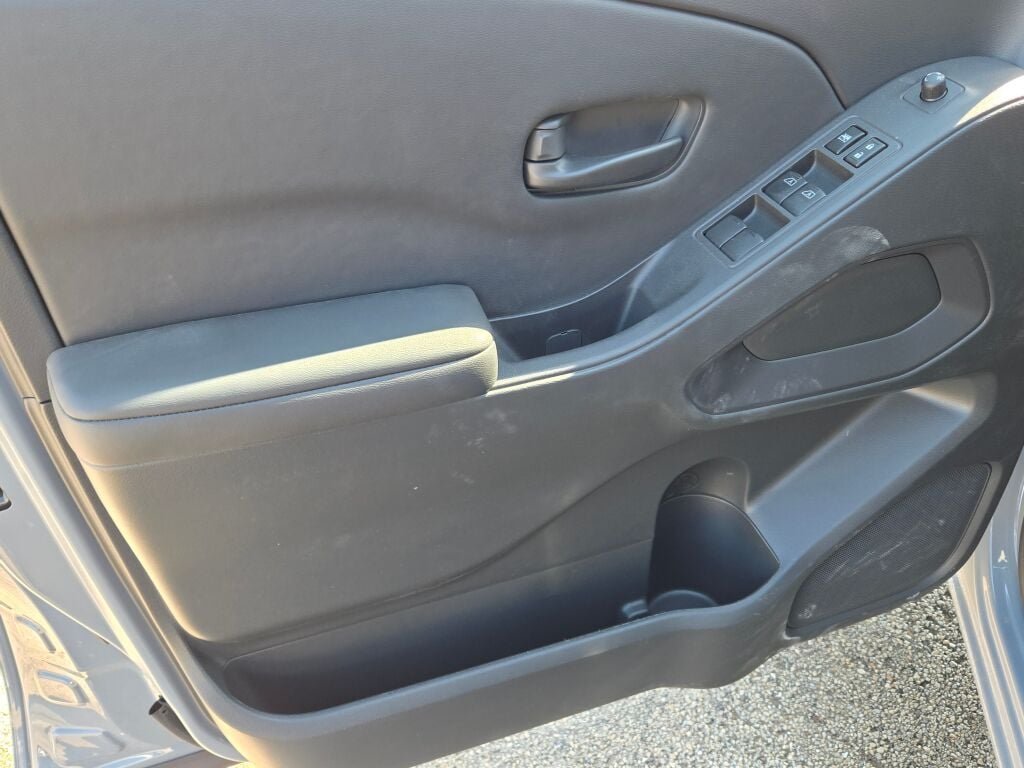 New 2026 Boulder Gray Pearl Nissan Crew Cab SV image 17
