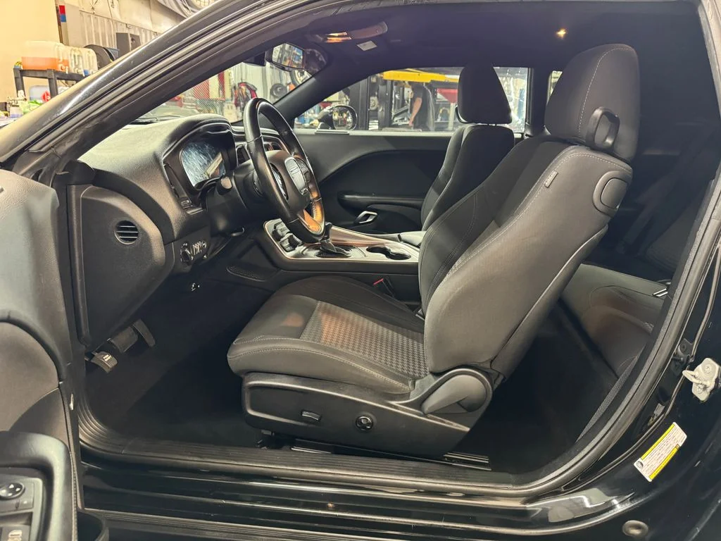 Used 2019 Black Dodge SXT image 17