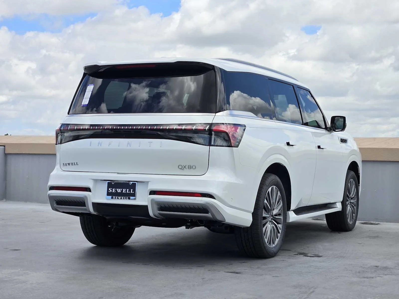 New 2026 RADIANT WHITE INFINITI Luxe 2WD image 4