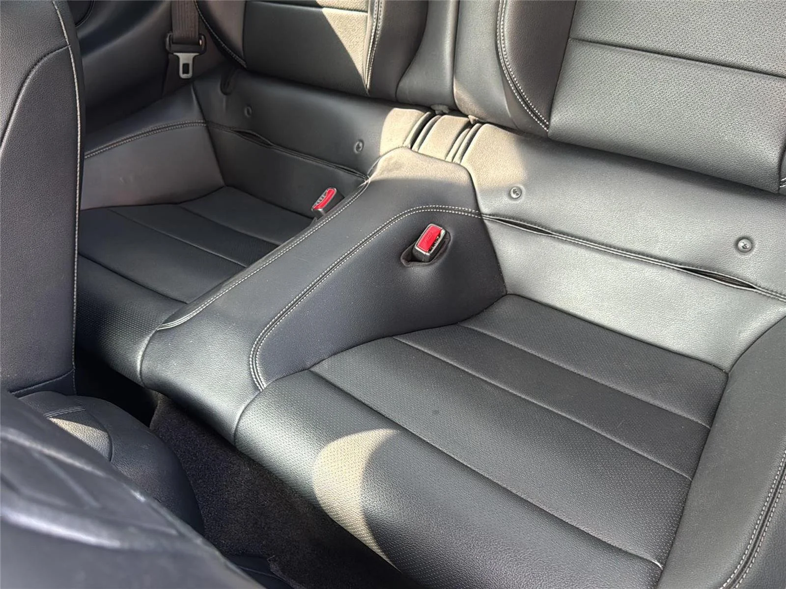 Used 2016 Oxford White Ford GT Premium image 25