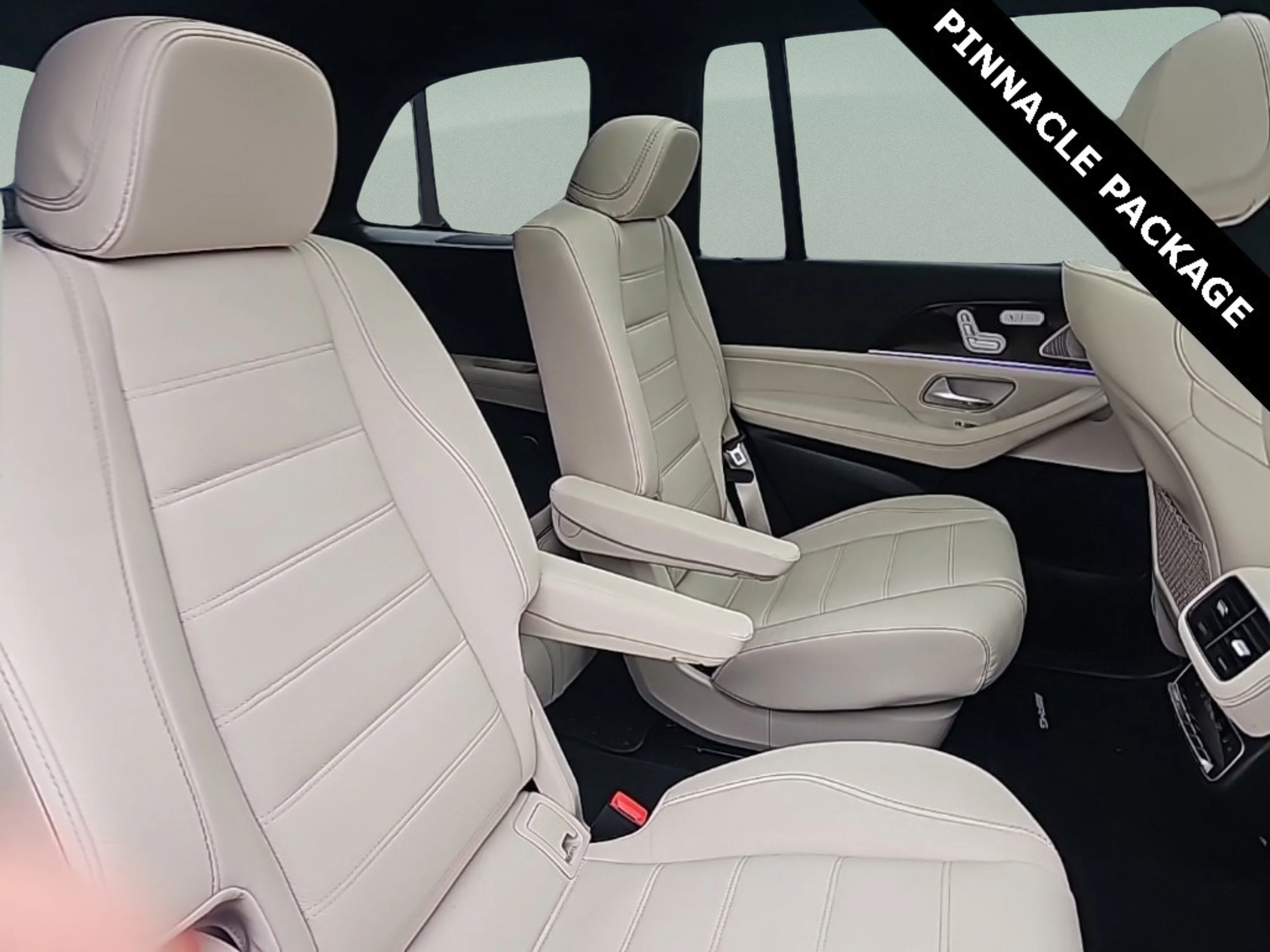Used 2024 White Mercedes-Benz 4MATIC® image 34