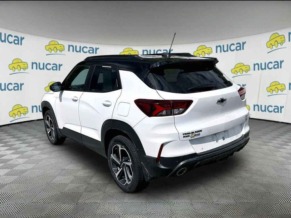Used 2021 Summit White Chevrolet RS image 3