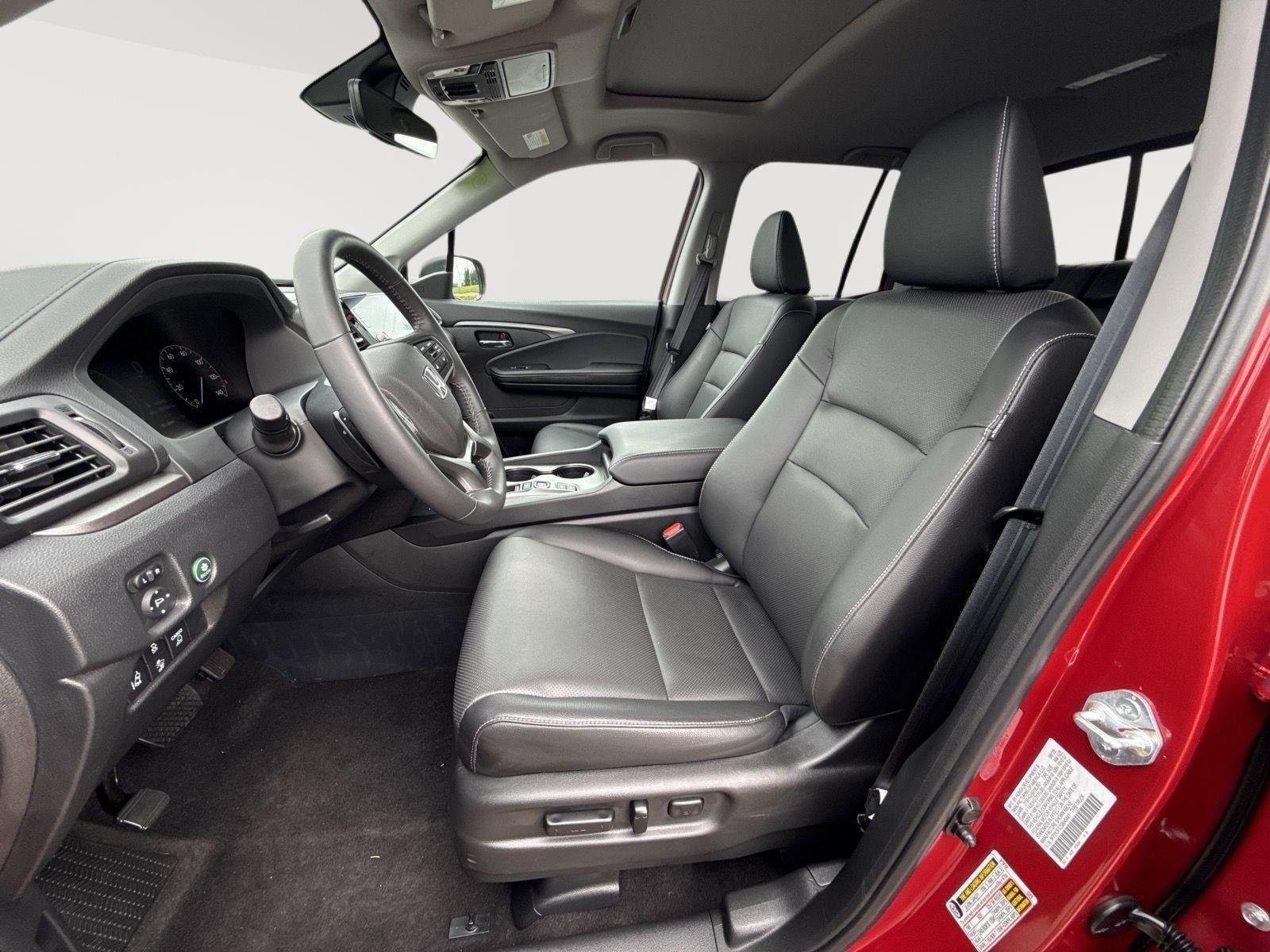 Used 2025 Radiant Red Metallic II Honda RTL image 3