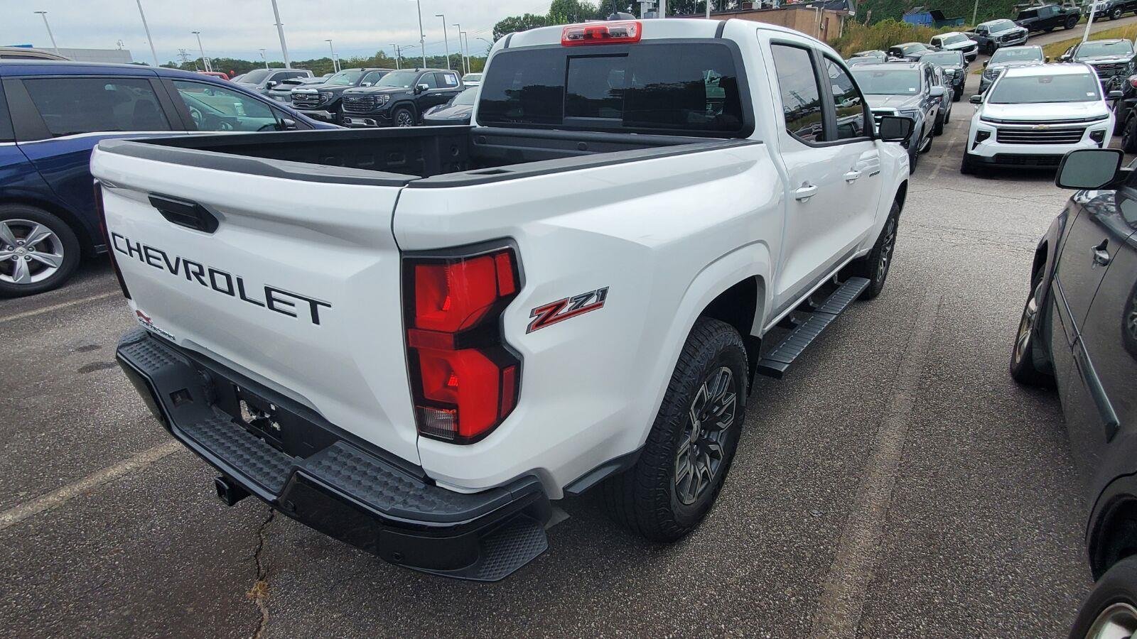 Used 2026 Summit White Chevrolet Z71 image 9
