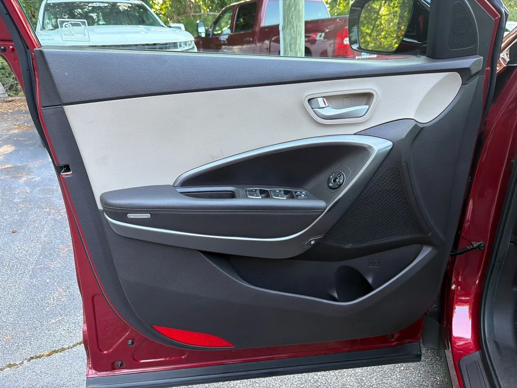 Used 2014 Red Hyundai Base image 10