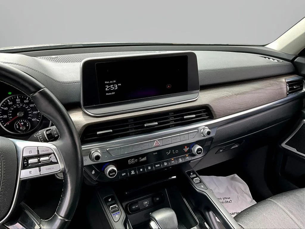 Used 2022 Black Kia EX image 9