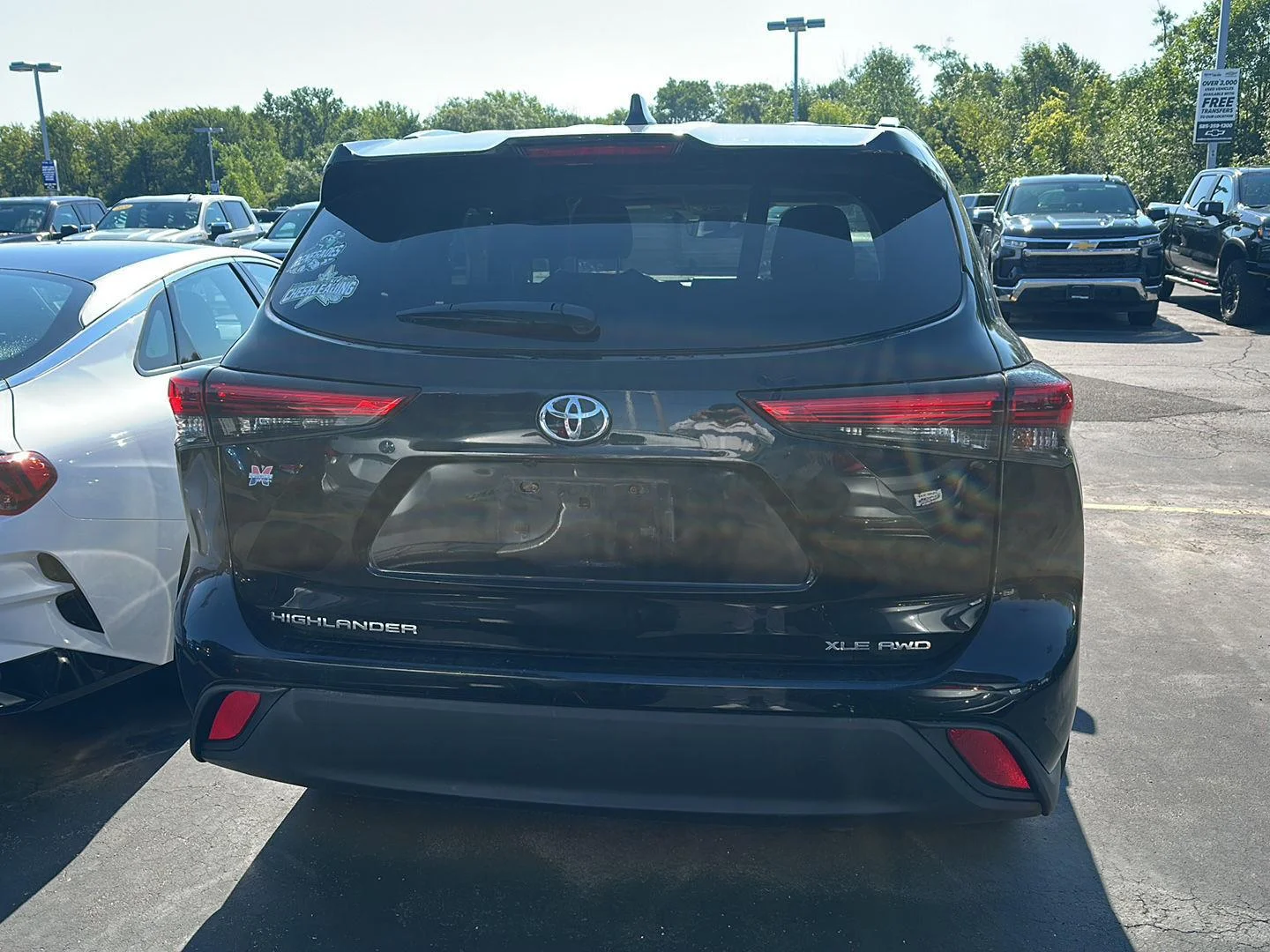 Used 2021  Toyota XLE image 3