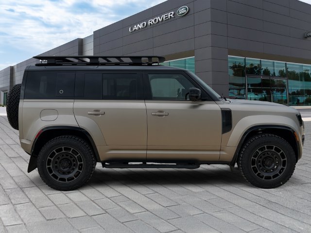 New 2026 Petra Copper Land Rover OCTA image 6