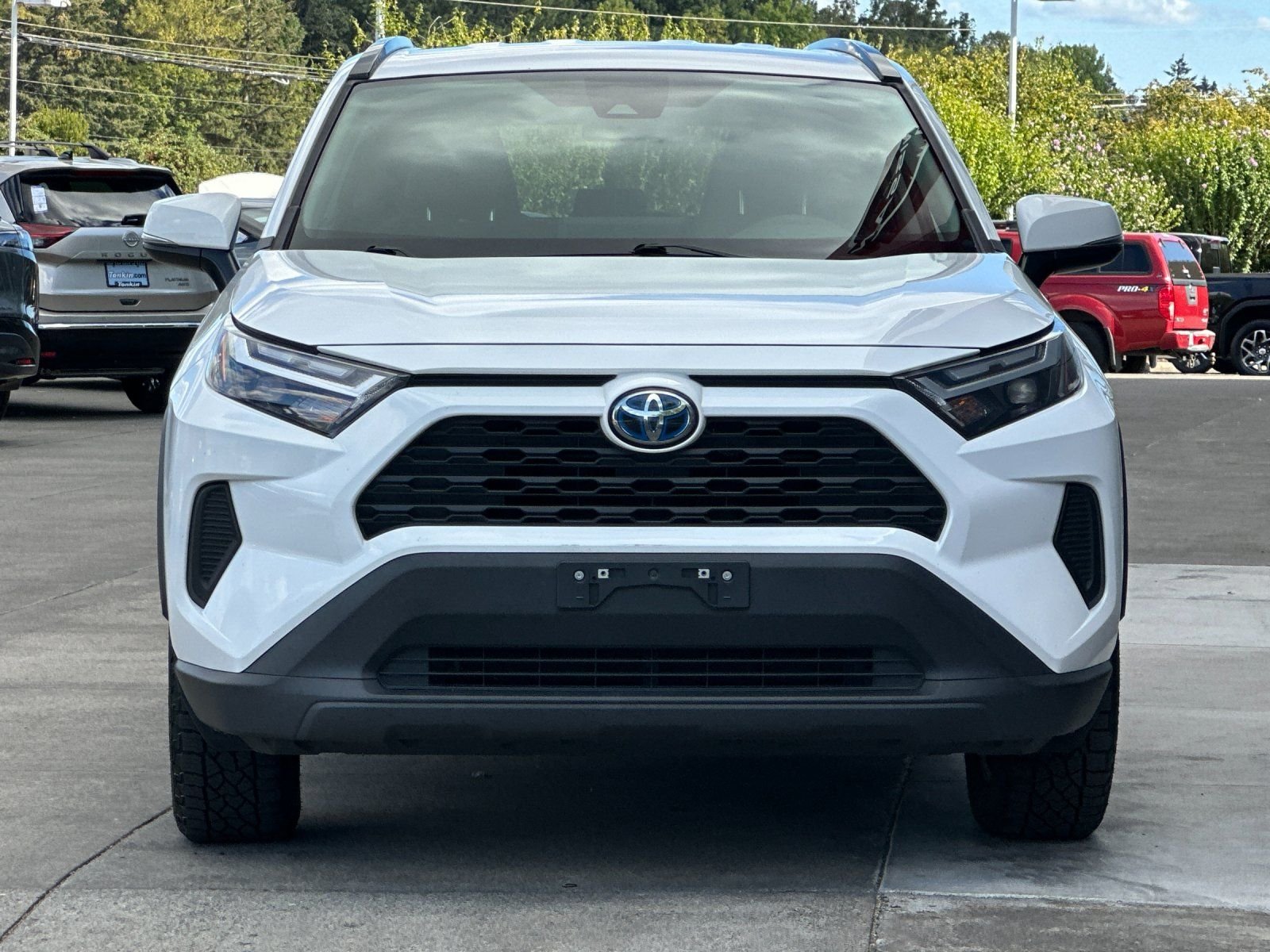 Used 2023 Ice Toyota LE image 8