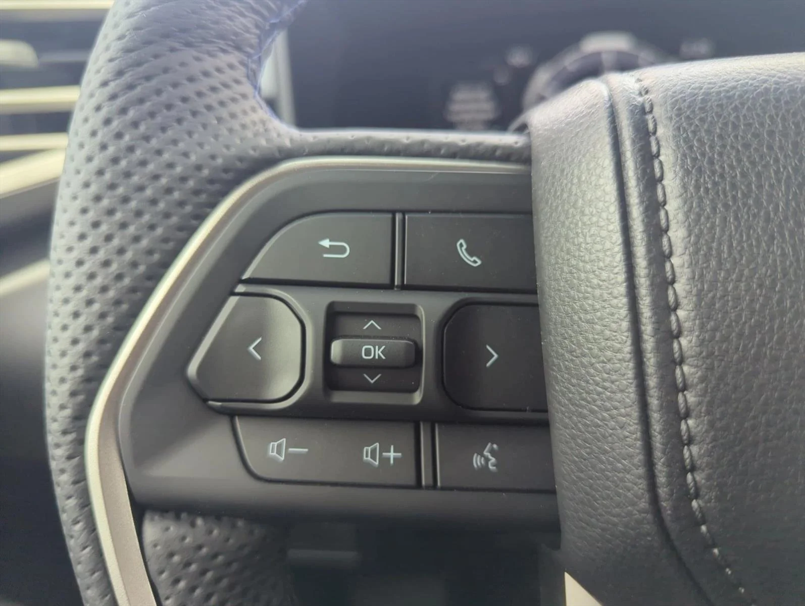 Used 2026 Magnetic Gray Meta Toyota Platinum image 15