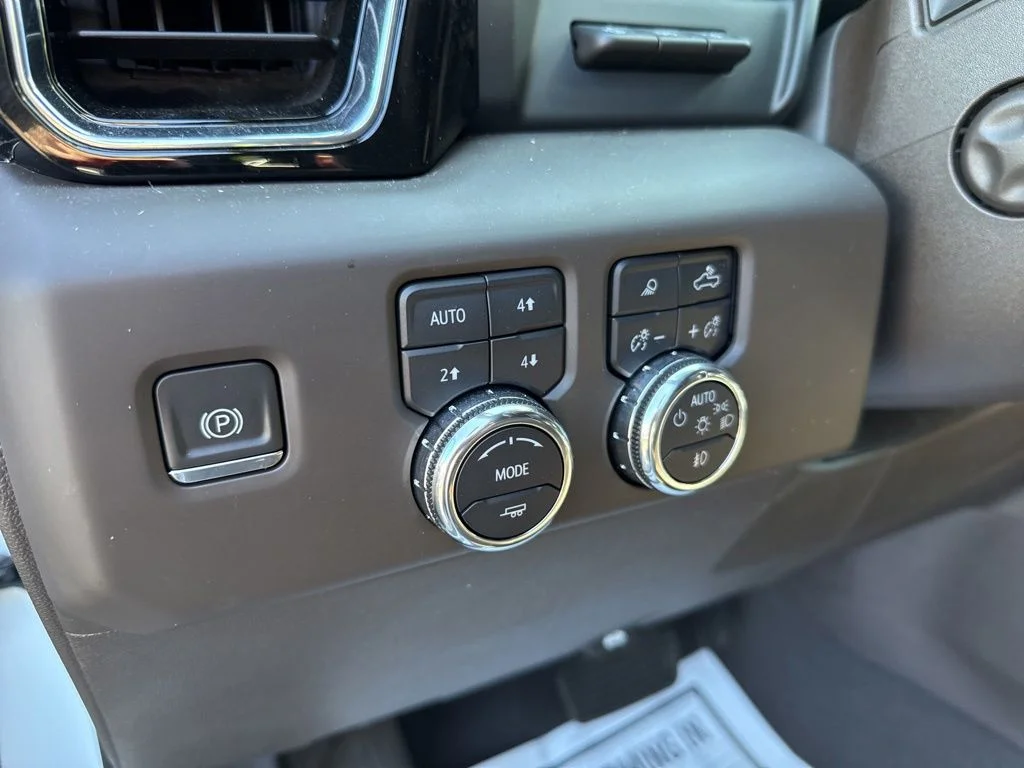 Used 2023 White GMC Denali image 24