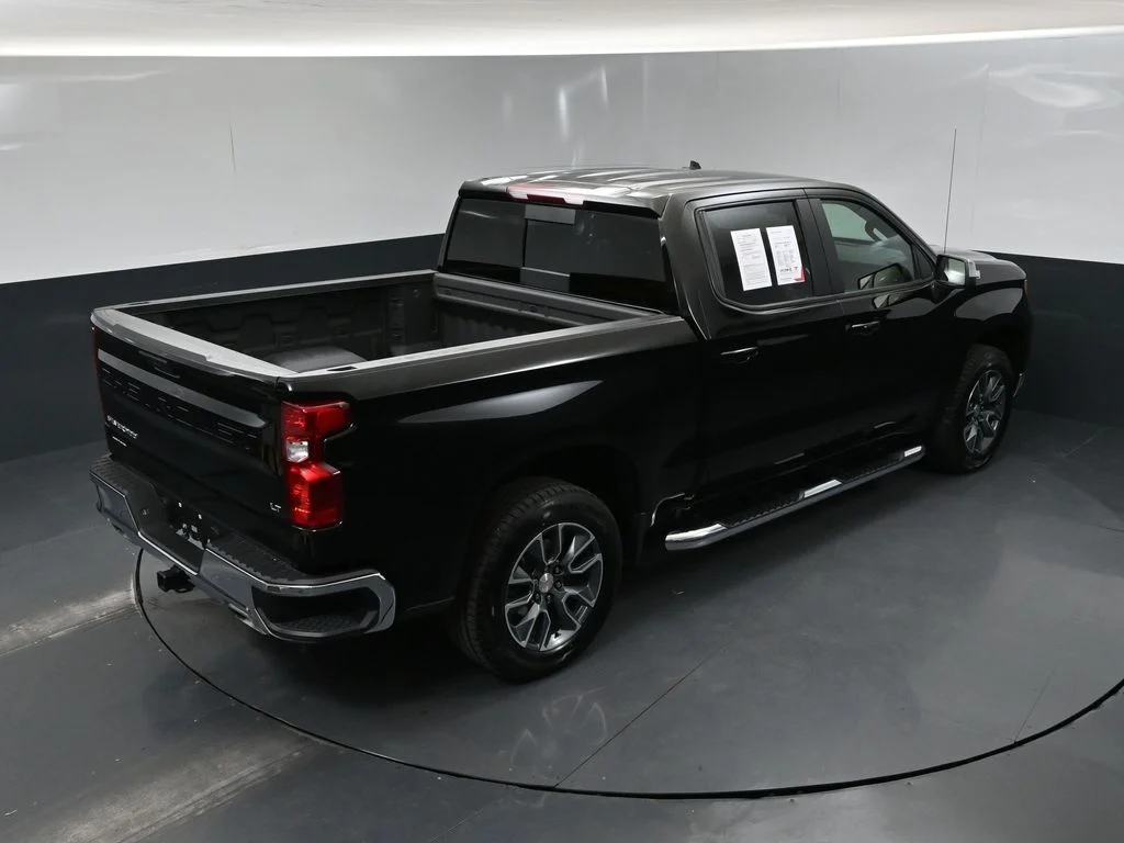 Used 2025 Black Chevrolet LT image 38