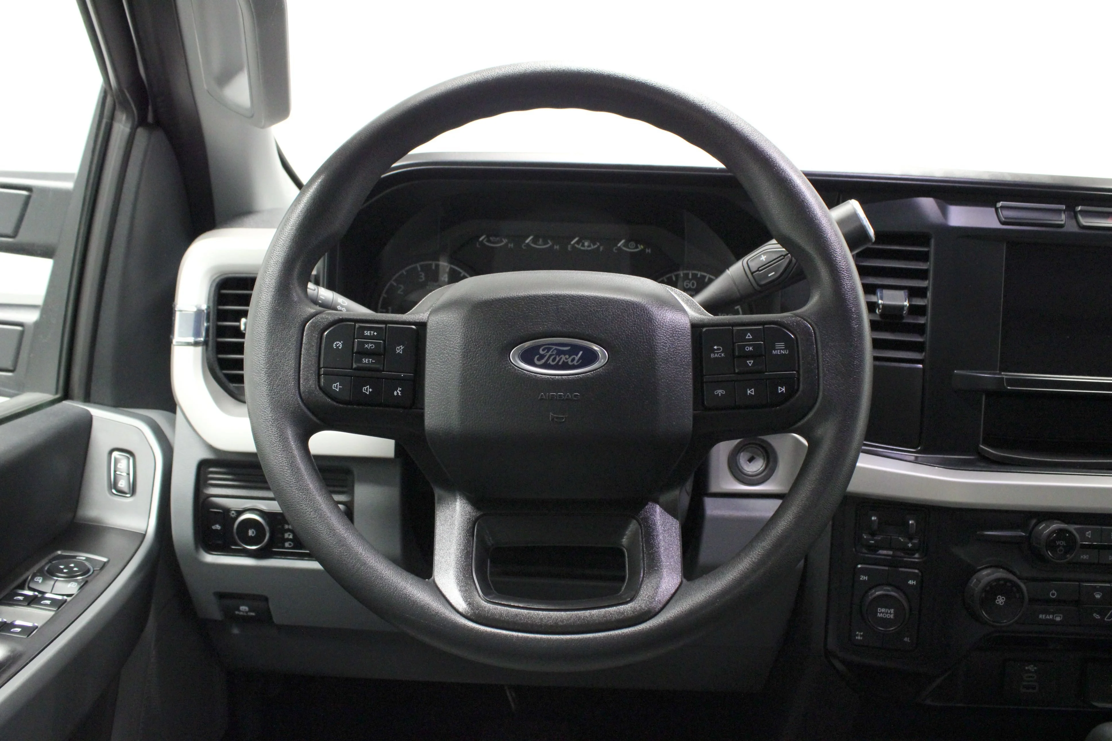 Used 2024 Oxford White Clearcoat Ford XLT image 22