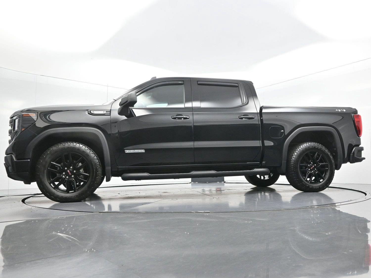Used 2025 Onyx Black GMC Elevation image 49