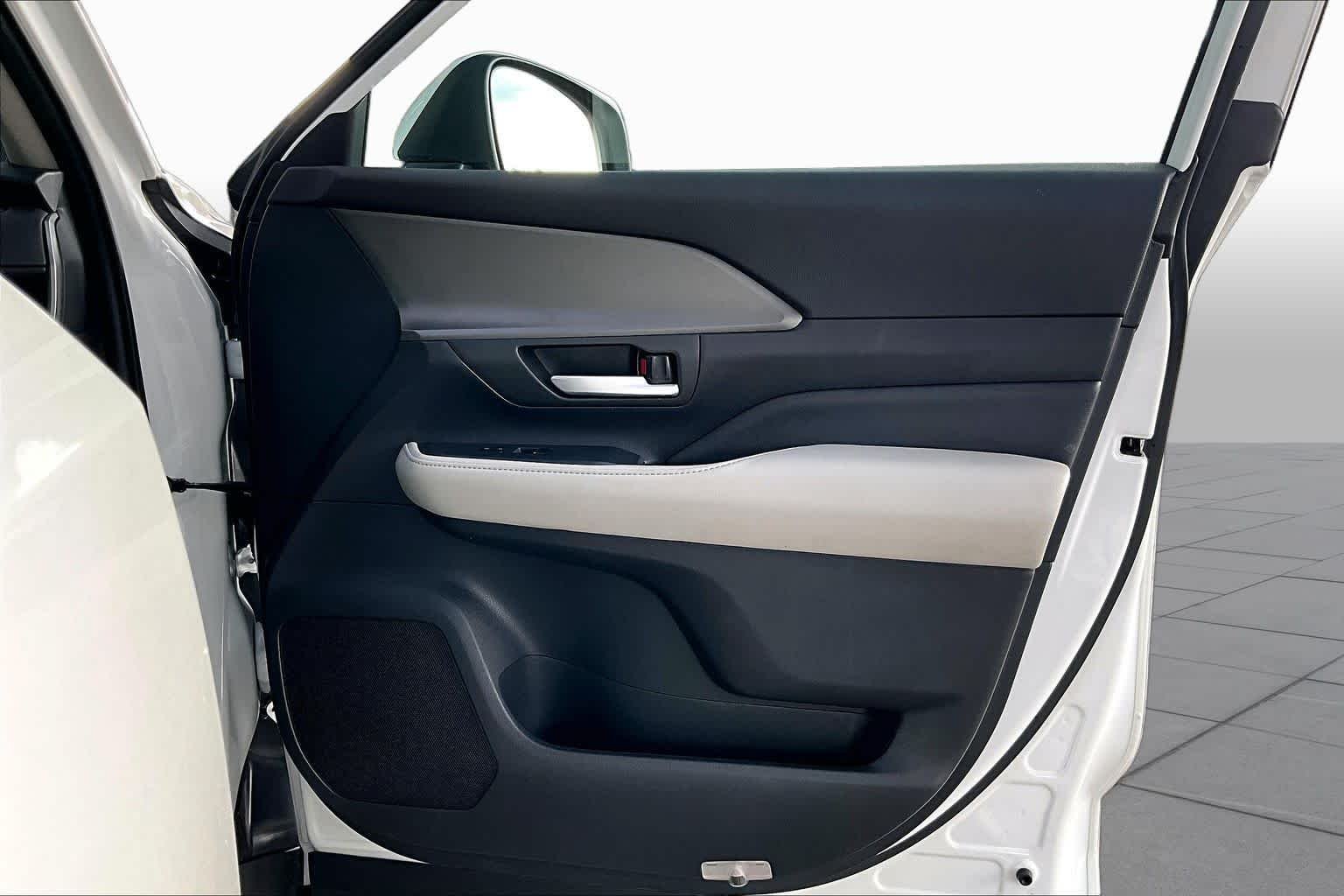 Used 2024 Wind Chill Pearl Toyota XLE image 22