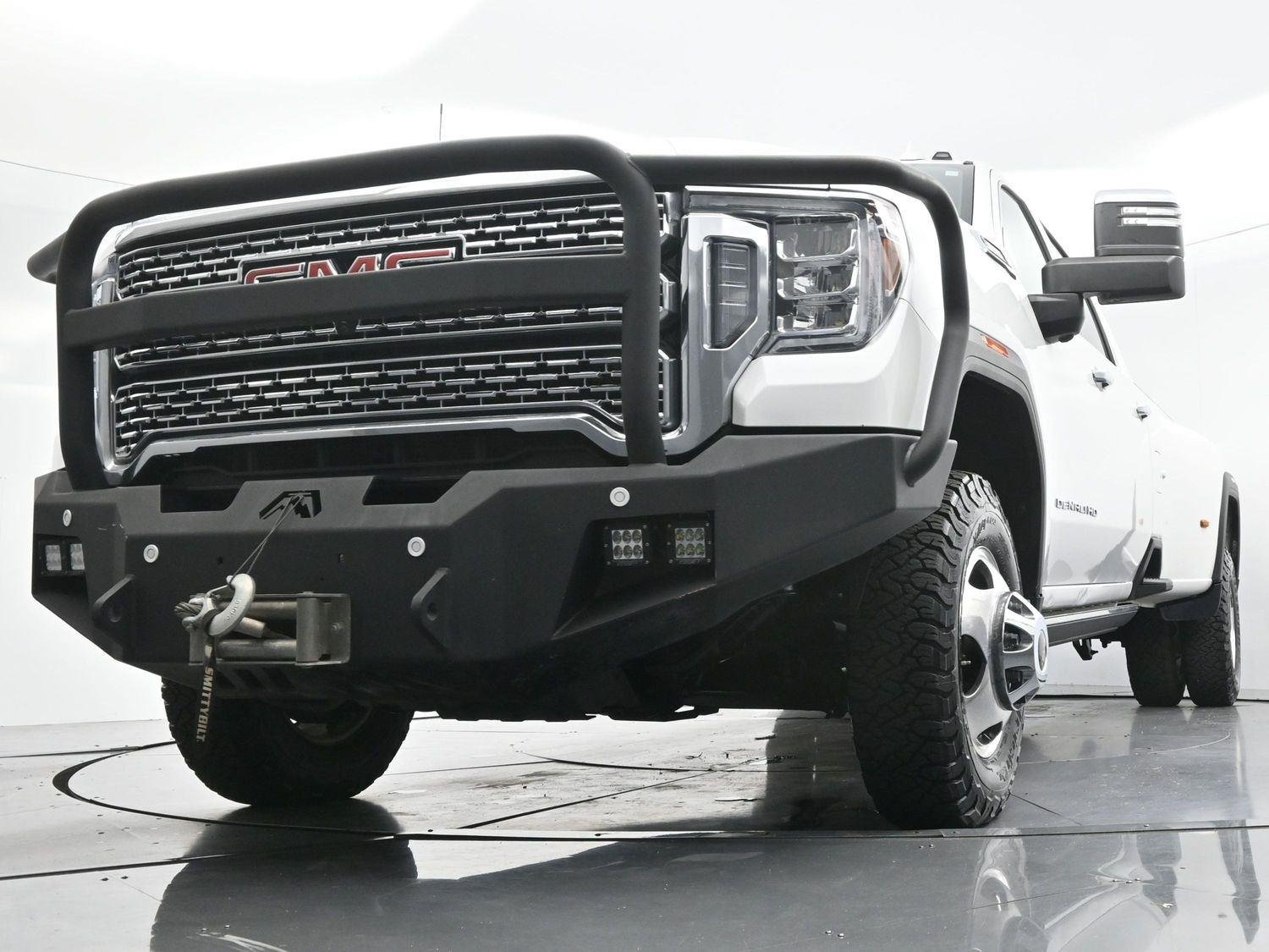 Used 2022 White Frost Tricoat GMC Denali image 50