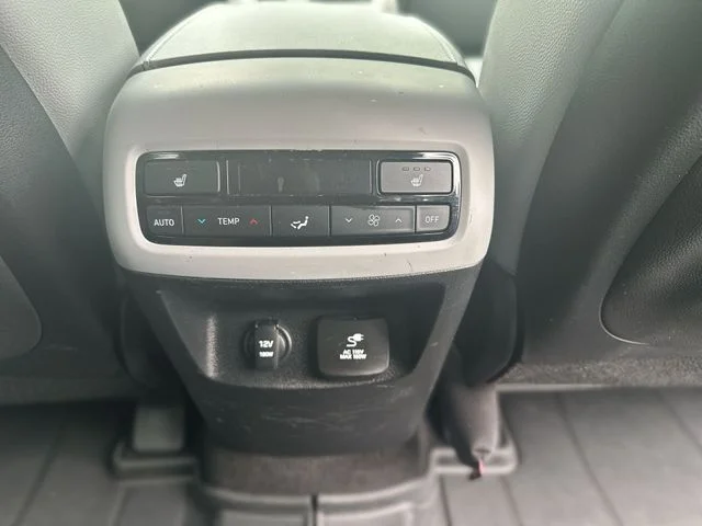 Used 2022 White Hyundai SEL image 25