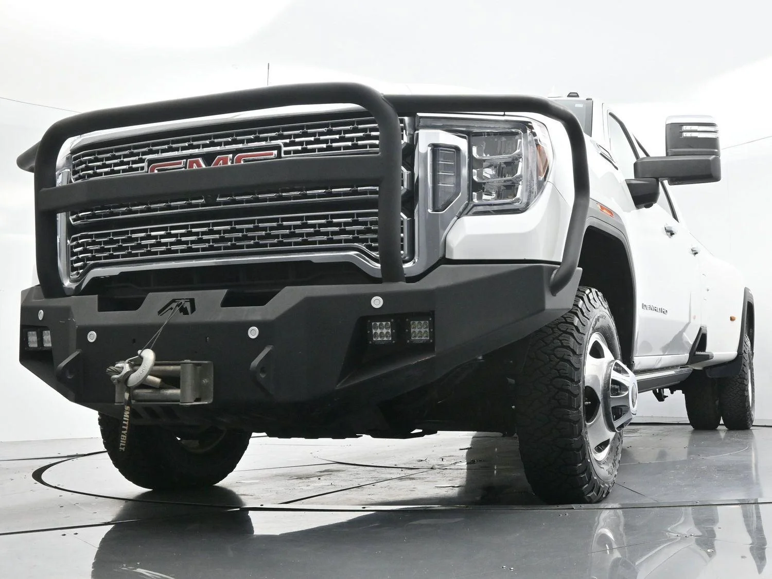 Used 2022 White Frost Tricoat GMC Denali image 50
