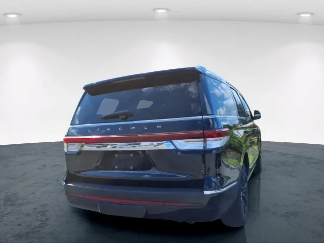 Used 2022 Black Lincoln Reserve image 10